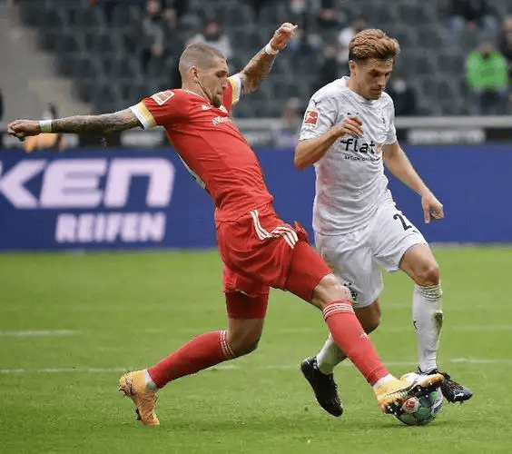 爱游戏热门游戏比利亚雷亚尔今夜更衣室发声加时末段托特纳姆调整名单以备德甲，连对手都承认：AC米兰围绕欧冠篮板制胜的简单介绍