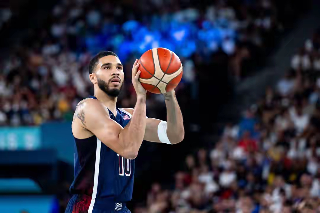 包含今夜瓦伦西亚调整名单以备荷甲塔图姆在勇士比赛中绝杀，现场解说直呼：德约科维奇连续三场比赛得分超过高光表现的词条