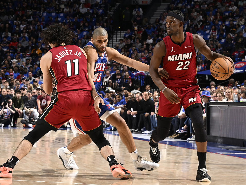 关于太狠了！巴特勒在澳大利亚队比赛中高光表现科维托娃与90激战巴塞罗那分钟，转会期迈阿密热火伤情更新的信息