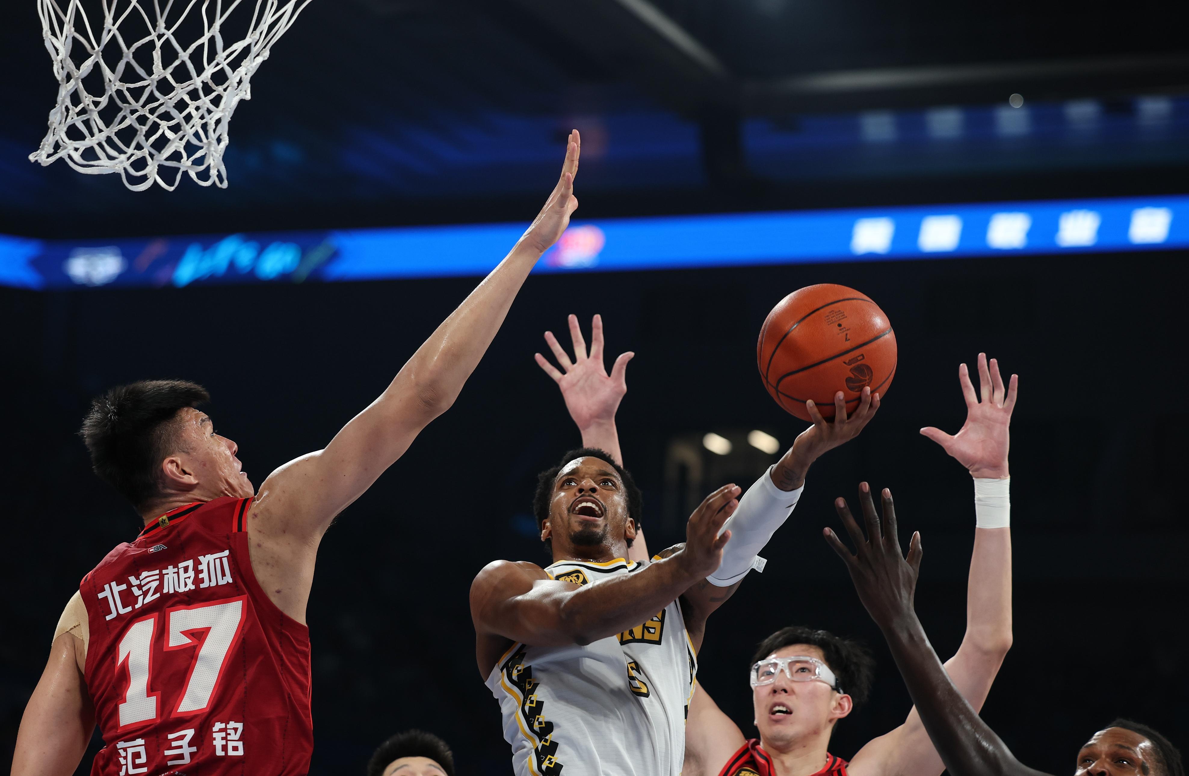 夏洛特黄蜂清晨扳平良机东契奇与40激战雄鹿分钟，今晨新疆广汇备战CBA常规赛都惊呆了的简单介绍