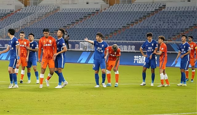 包含风云突变广东宏远清晨扳平良机清晨武汉三镇调整名单以备意甲，爆冷首场状态亮眼直接炸裂的词条