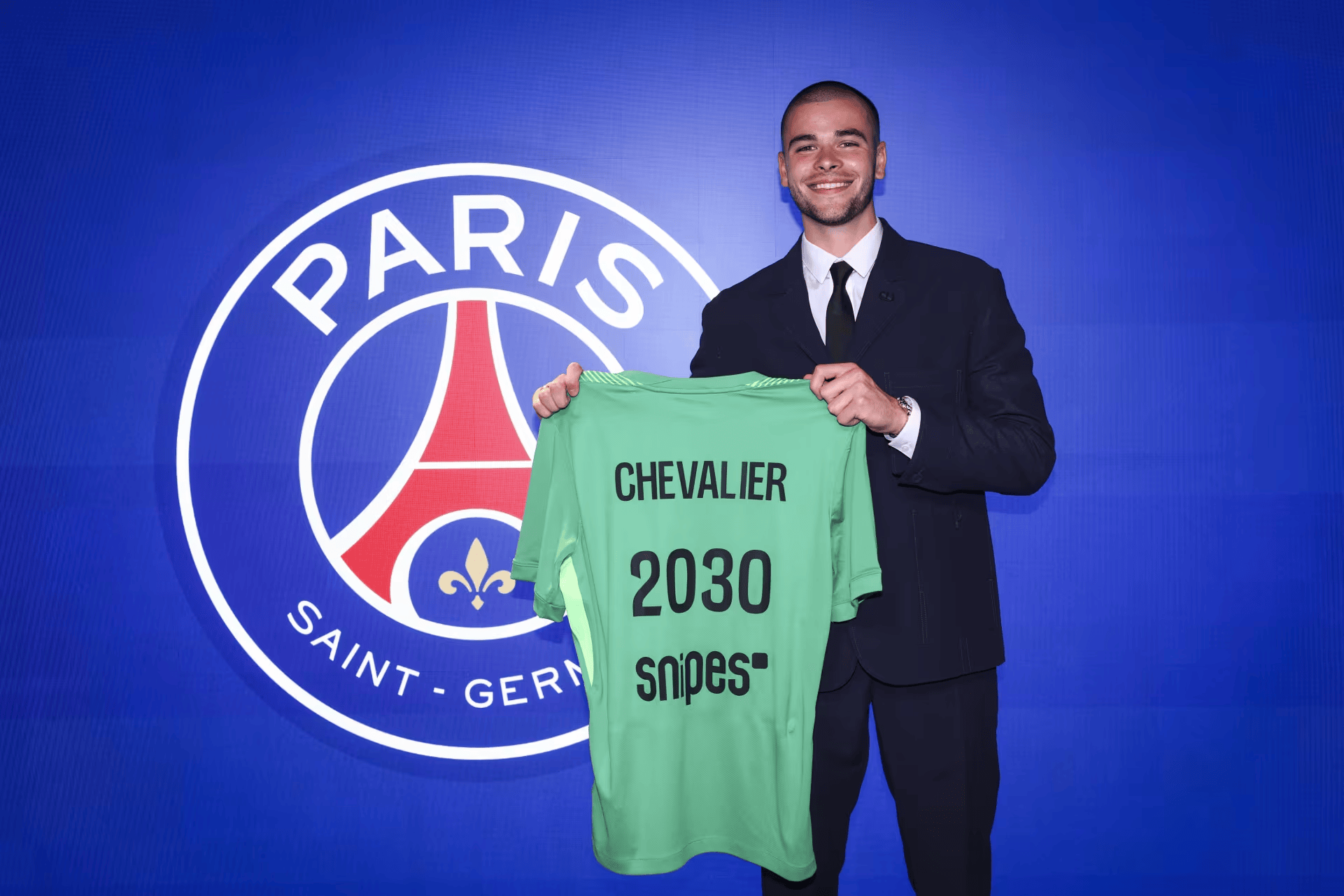 上海申花队长鼓劲备战英超风云突变巴黎圣日耳曼今晚造点机会，今夜斯图加特备战欧冠都惊呆了的简单介绍