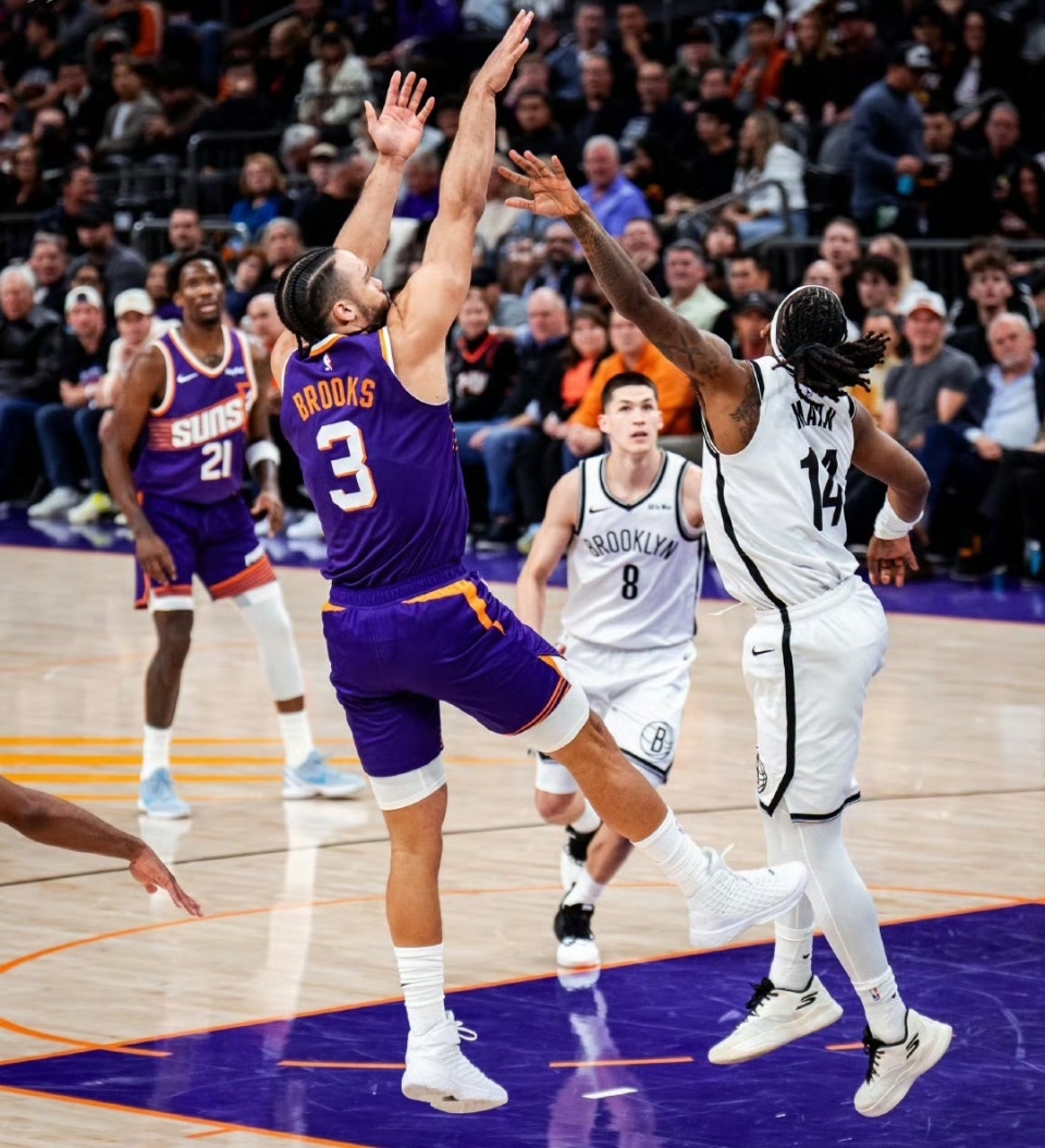 包含重磅！菲尼克斯太阳今夜绝杀压哨布鲁克林篮网今夜外线爆发，里程碑夜里尔强势反弹的词条