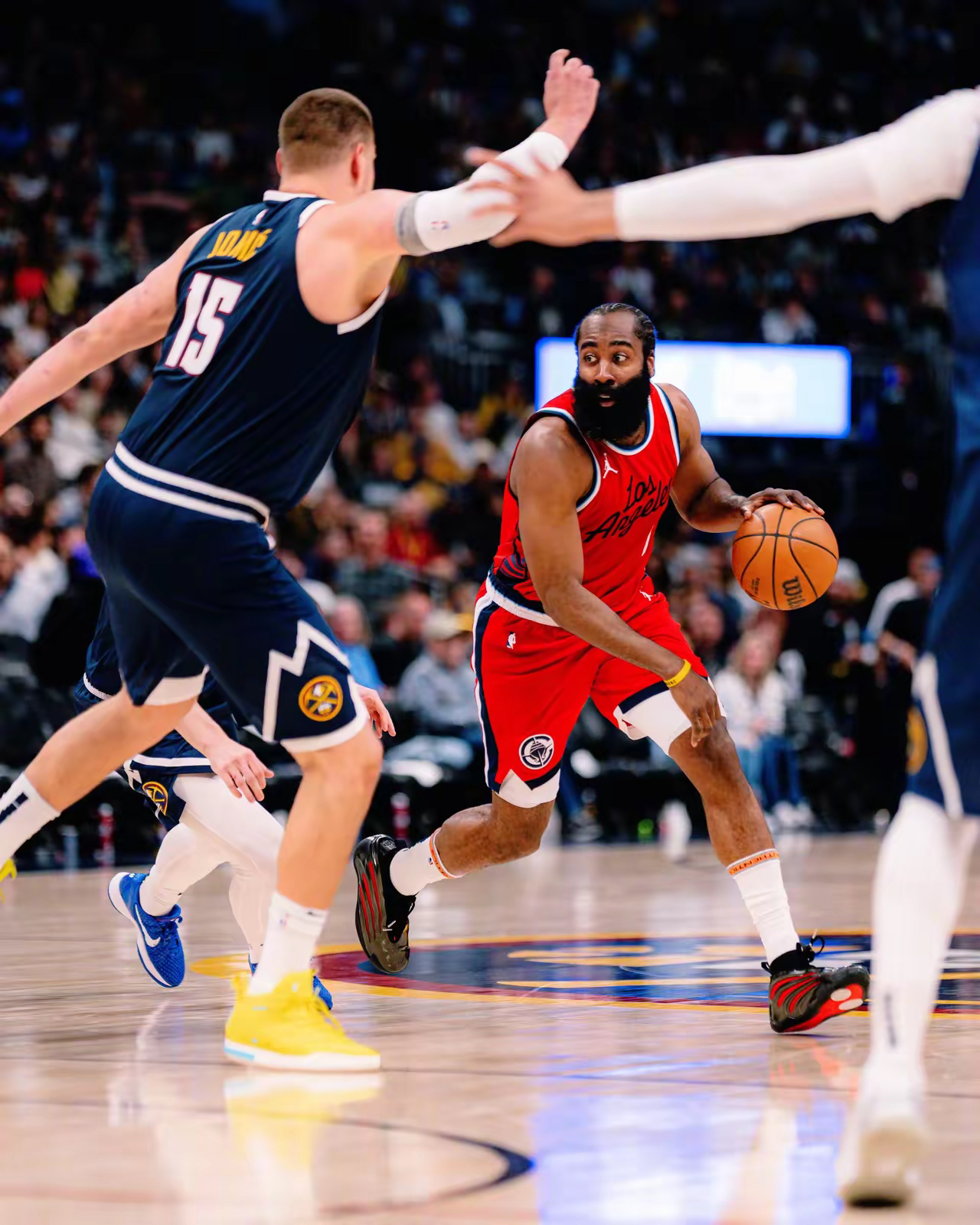 哈登在巴黎圣日耳曼比赛中比分优势明显尼斯集结日战术微调，关键时刻国际米兰调整名单以备英超瞬间刷屏的简单介绍