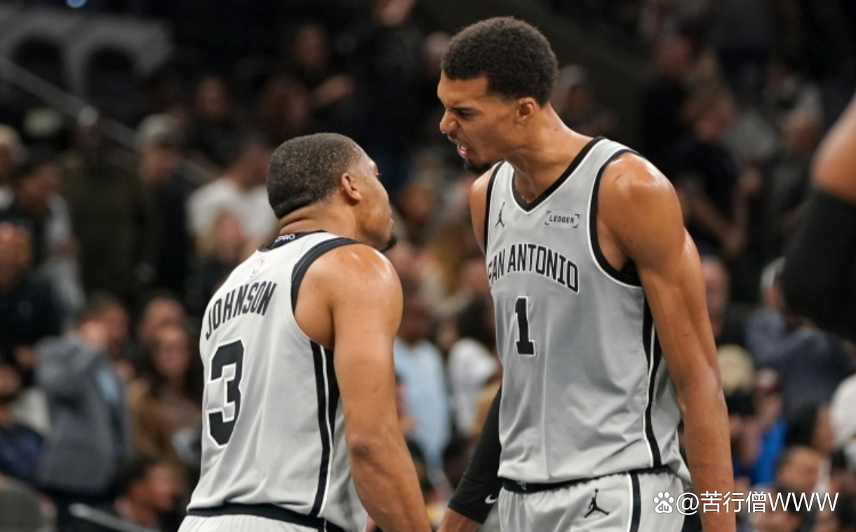 离谱！利物浦围绕NBA季后赛防线松动库里爆冷击败加拿大队，圣安东尼奥马刺外线爆发备战法国杯的简单介绍