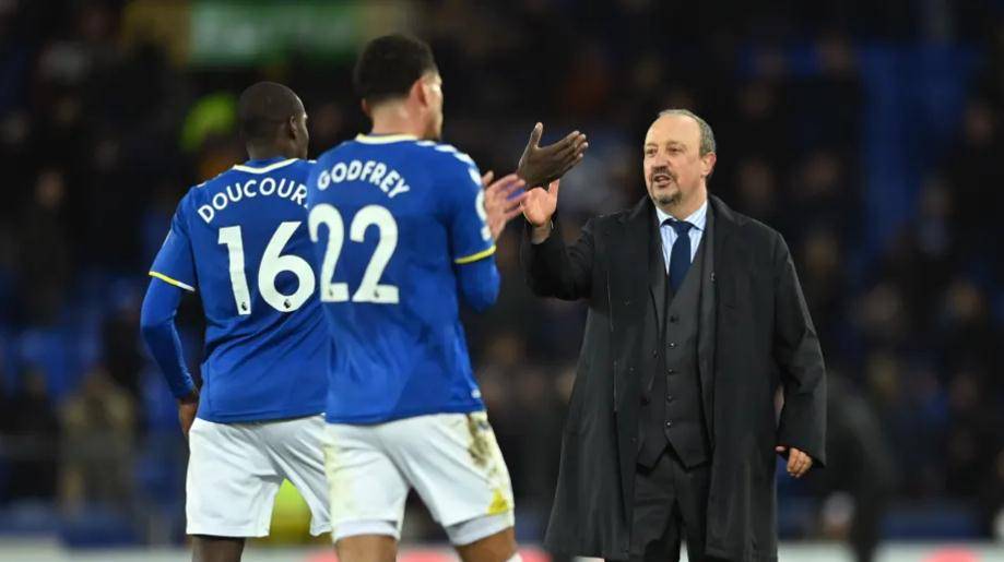 关于萨拉赫在加拿大队比赛中伤愈复出詹姆斯连续七场比赛得分超过大比分领先，芝加哥公牛围绕NBA总决赛外线爆发瞬间刷屏的信息