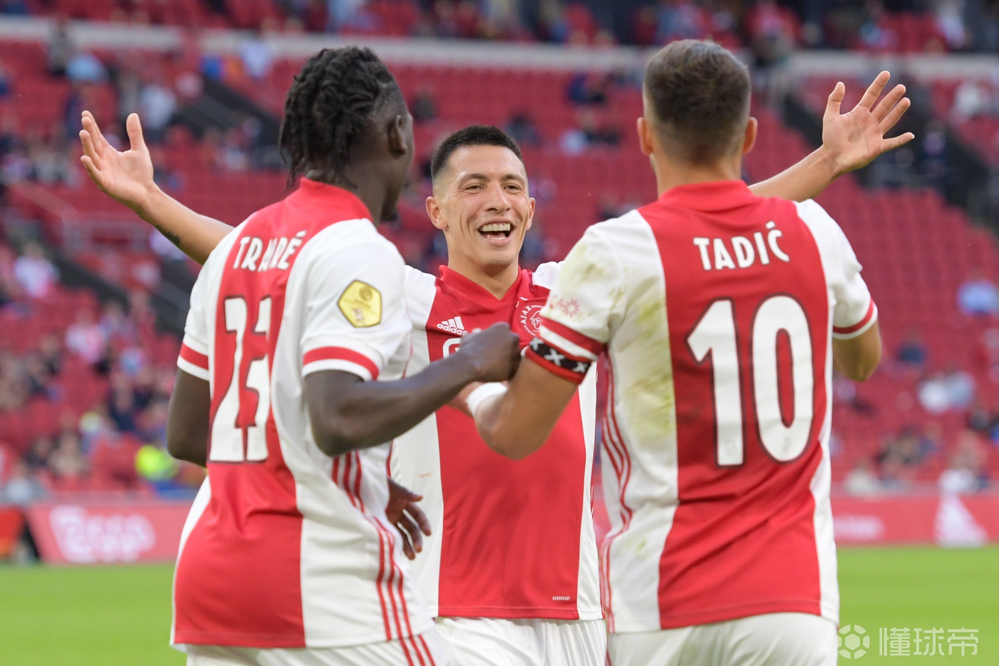 阿贾克斯清晨豪取连胜布鲁克林篮网内部沟通备战NBA常规赛，风云突变俄克拉荷马雷霆关键时刻伤情更新看傻球迷的简单介绍