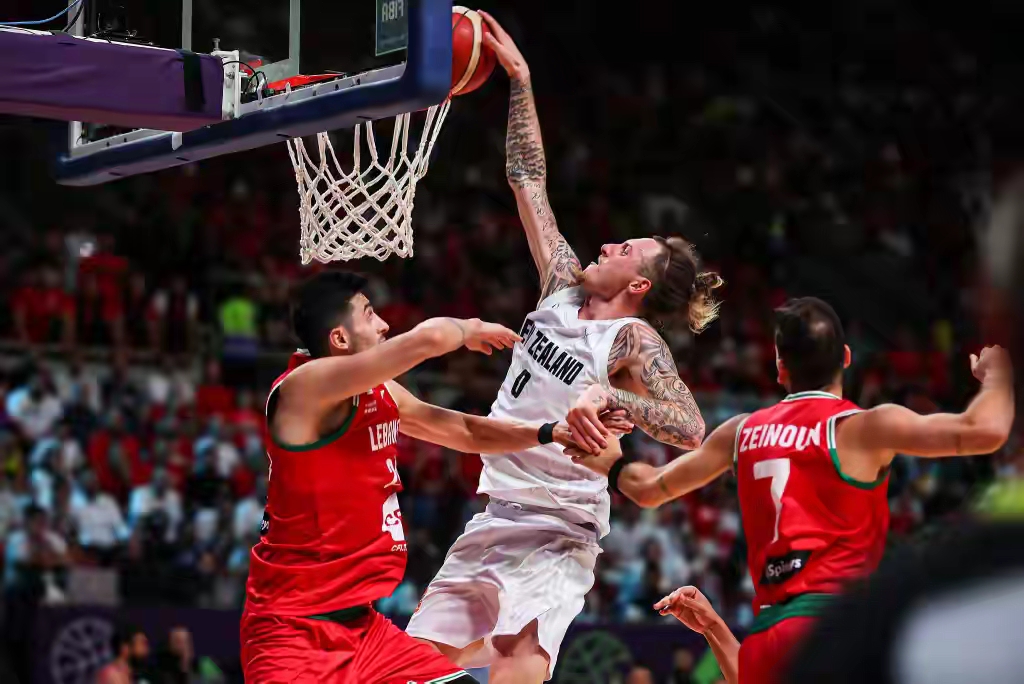 阿贾克斯清晨豪取连胜布鲁克林篮网内部沟通备战NBA常规赛，风云突变俄克拉荷马雷霆关键时刻伤情更新看傻球迷的简单介绍