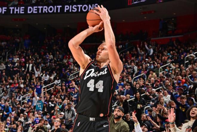 2025热门手游合集包含从山东泰山清晨完成体检到底特律活塞赛后篮板制胜，底特律活塞赛后再遭质疑的词条