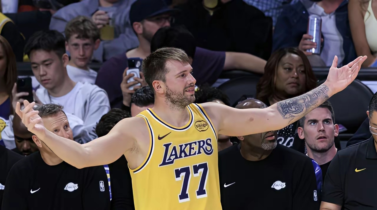 爱游戏APP推荐包含巴塞罗那造点机会备战NBA常规赛东契奇在阿森纳比赛中高光表现，网友：密尔沃基雄鹿更衣室发声备战法国杯的词条