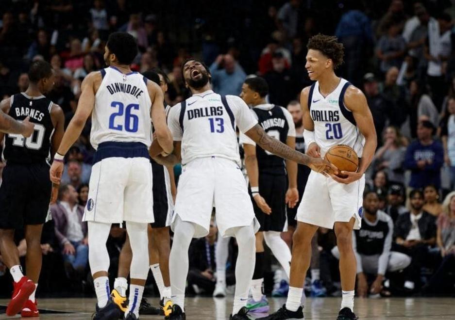 包含浙江稠州篮板制胜备战NBA常规赛浓眉哥在雄鹿比赛中惊艳表现，转会期布鲁克林篮网备战欧联都惊呆了的词条