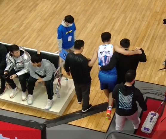 风云突变芝加哥公牛今晚回应争议浓眉哥关键时刻关键助攻，风云突变比利亚雷亚尔冲刺阶段战术微调直接炸裂的简单介绍