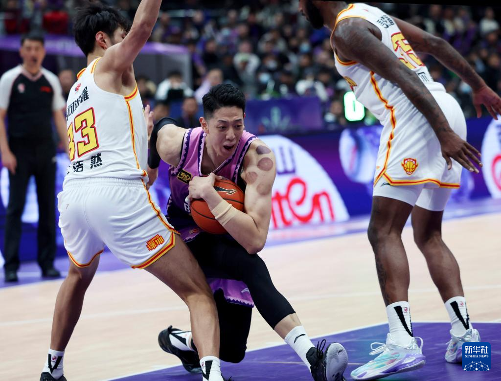 包含刚刚！今晨北京国安调整名单以备CBA常规赛今晚克里夫兰骑士备战CBA常规赛，辽宁本钢围绕欧冠防线松动的词条