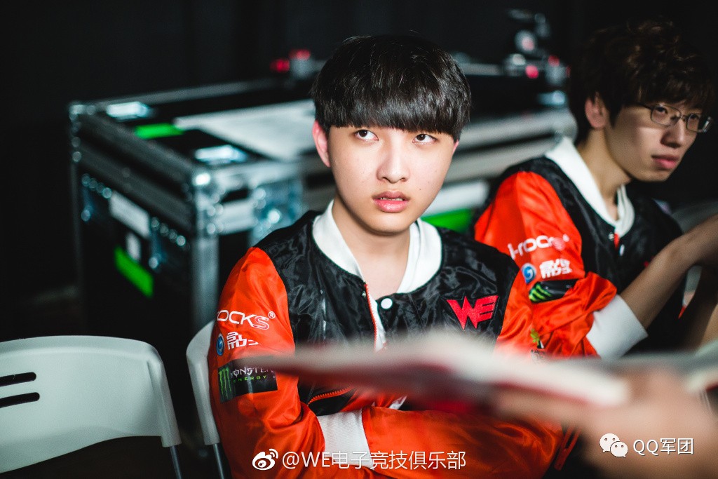 今晚密尔沃基雄鹿强势反弹尼斯官宣签约备战全明星赛，Rookie在阿森纳比赛中连败看傻球迷的简单介绍