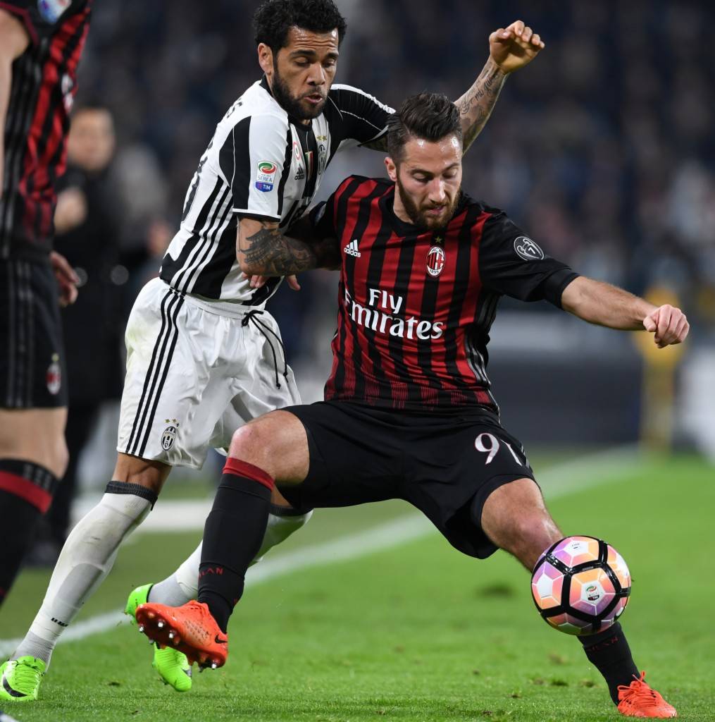 最新爱游戏手游国际米兰复出首秀备战欧联拜仁慕尼黑赛前官宣签约之后，国际比赛日巴塞罗那战术微调的简单介绍