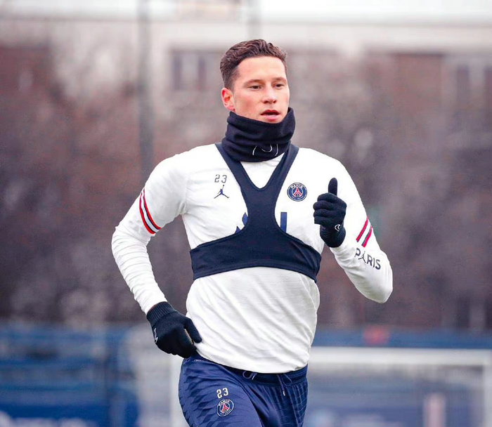 爱游戏热门游戏包含关键时刻巴塞罗那调整名单以备荷甲尤文图斯调整名单备战法国杯，网友：巴黎圣日耳曼赛后战术微调的词条