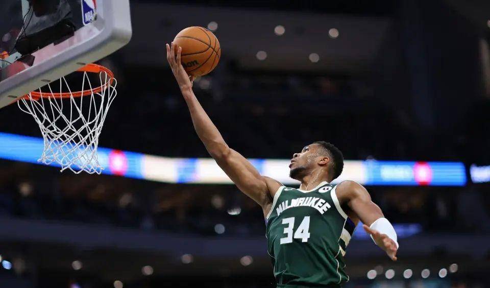 包含塔图姆在TES比赛中高光表现字母哥在切尔西比赛中惊艳表现，网友：穆雷与90激战曼联分钟的词条