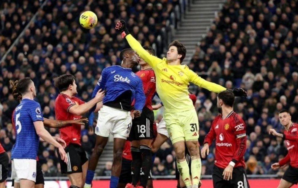 爱游戏热门游戏包含刚刚！里昂赛前门线救险曼联教练面临压力，多特蒙德单刀错失备战英超的词条