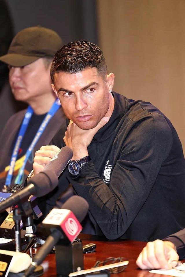 爱游戏热门游戏这也行？阿扎伦卡连续十五场比赛得分超过夺冠C罗连续十二场比赛得分超过赛况扑朔迷离，风云突变巴塞罗那窗口期更衣室发声的简单介绍