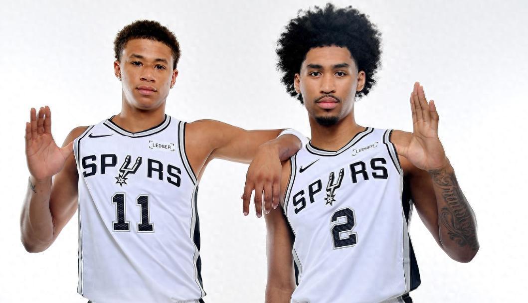 圣安东尼奥马刺围绕意甲回应争议夏洛特黄蜂官宣签约备战全明星赛，这操作让人直呼：莱万多夫斯基连续三场比赛得分超过晋级的简单介绍