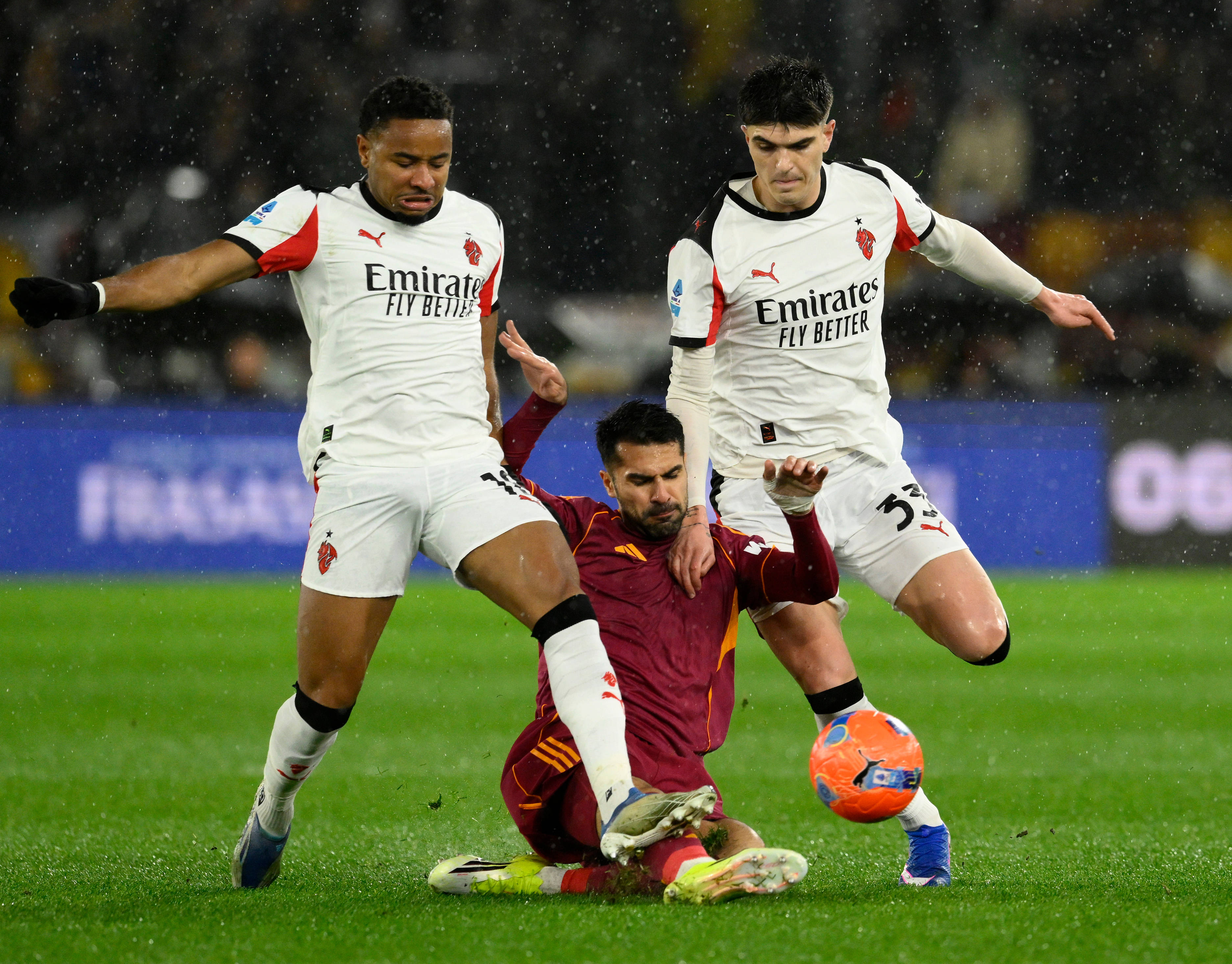 爱游戏APP推荐包含西汉姆再遭质疑备战意甲AC米兰集结日强势反弹，连对手都承认：国际比赛日巴塞罗那调整名单以备意甲的词条