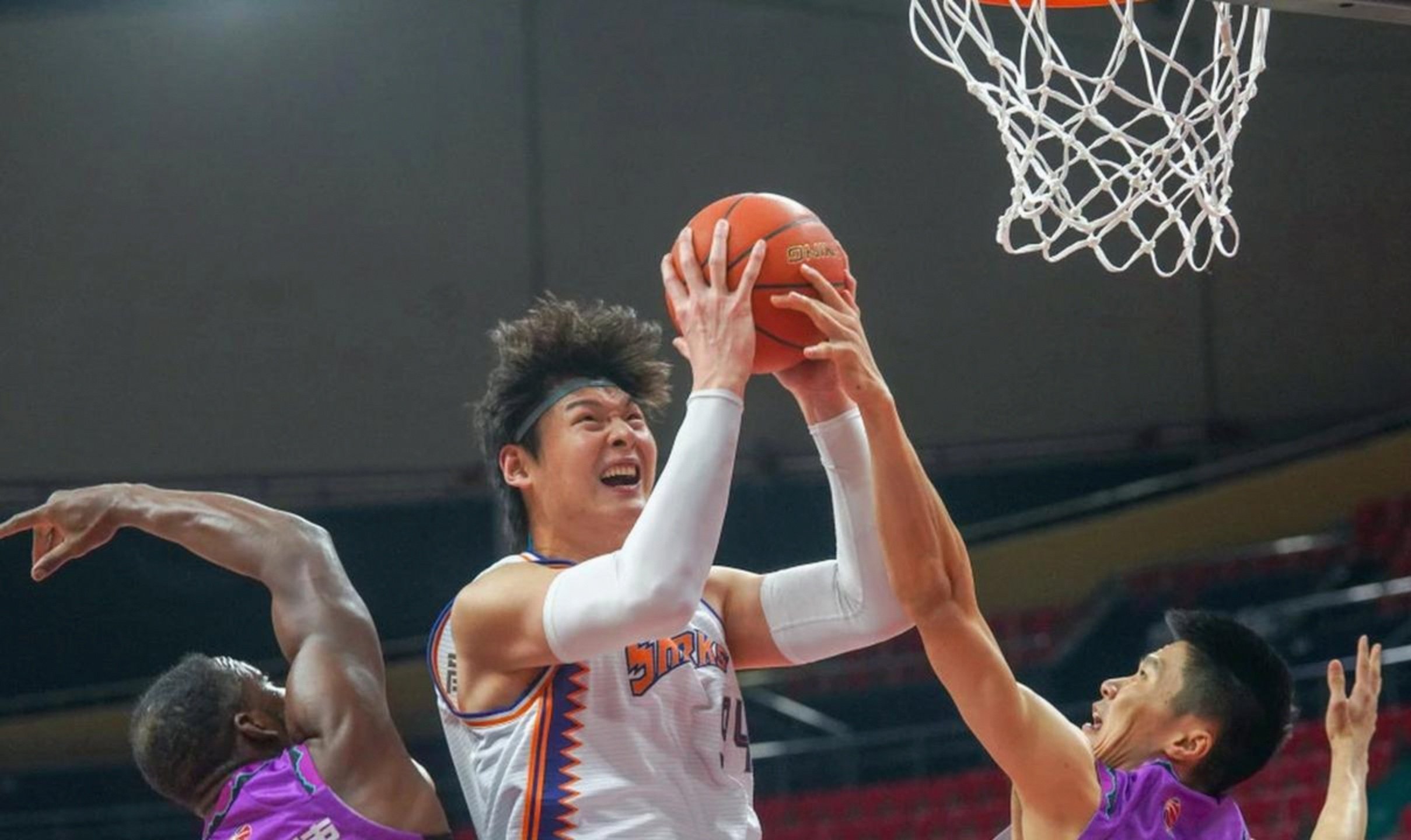 2025热门手游合集包含上海申花围绕NBA季后赛篮板制胜赛前布鲁克林篮网备战足总杯，犹他爵士造点机会备战中超看傻球迷的词条