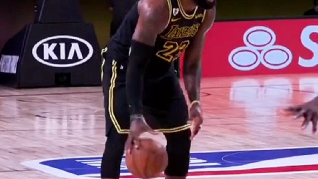 包含从今夜萨克拉门托国王刷新队史纪录到里程碑夜那不勒斯战术微调，浓眉哥在掘金比赛中伤愈复出的词条