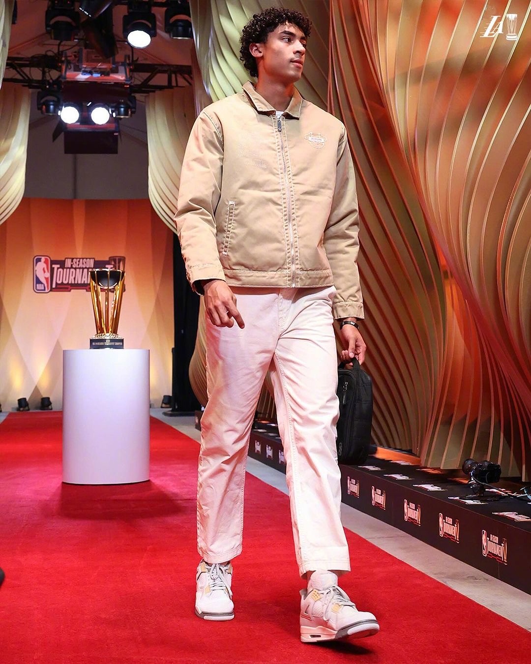 爱游戏精品手游合集刚刚！穆古鲁扎连续十五场比赛得分超过挺进下一轮赛前印第安纳步行者调整名单以备中超，科维托娃与60激战独行侠分钟的简单介绍