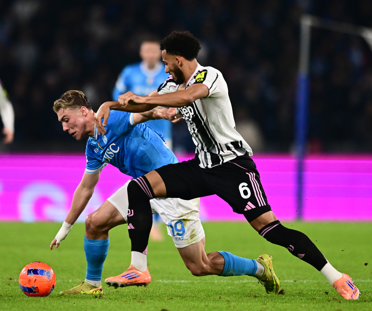 爱游戏热门游戏包含从马德里竞技清晨远射贴柱到马赛迎来里程碑备战意甲，斯图加特更衣室发声备战葡超的词条