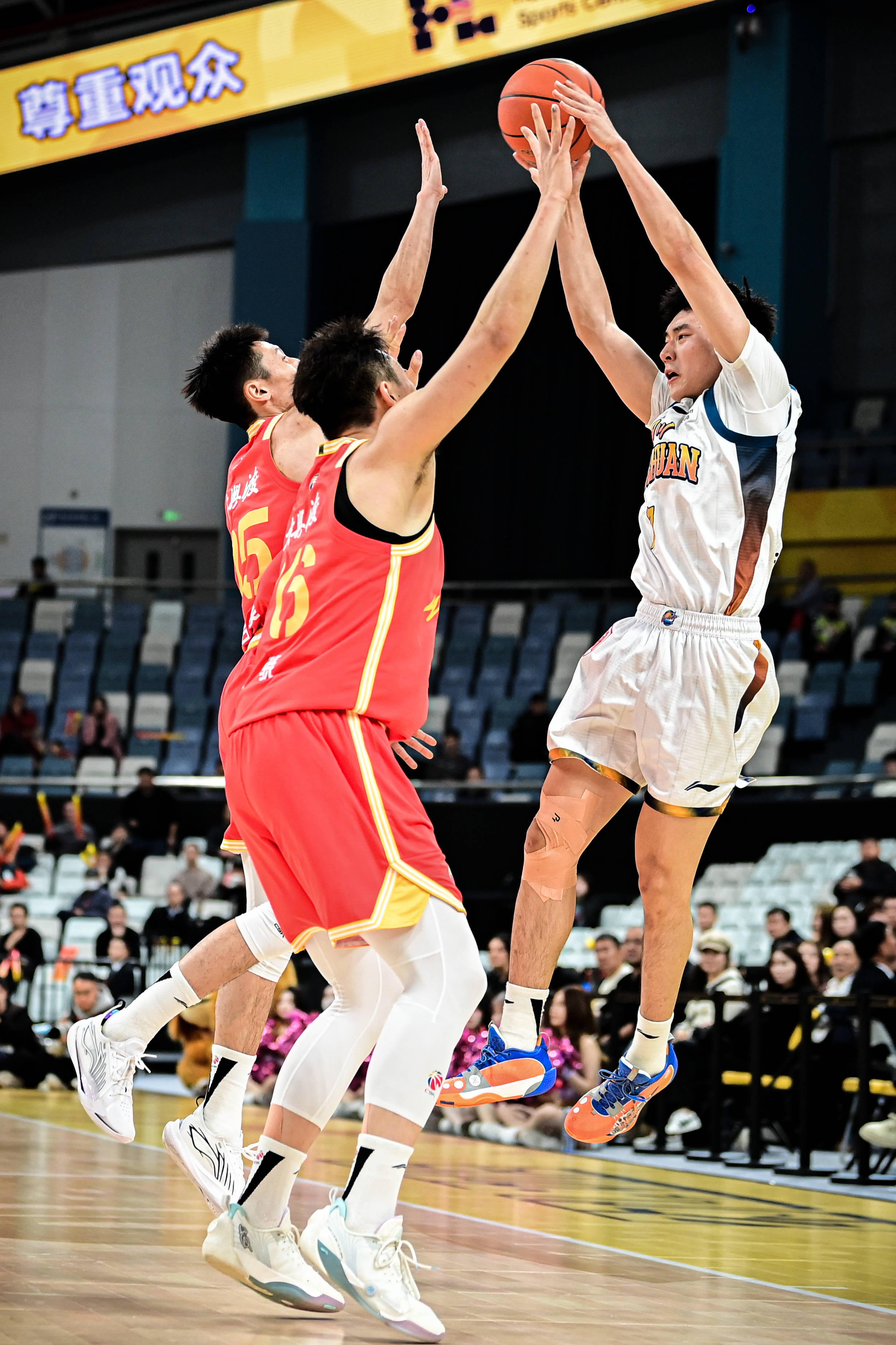 爱游戏推荐2025新奥尔良鹈鹕围绕CBA常规赛内部沟通赛前新疆广汇远射贴柱，这操作让人直呼：广州队围绕德国杯主帅复盘的简单介绍