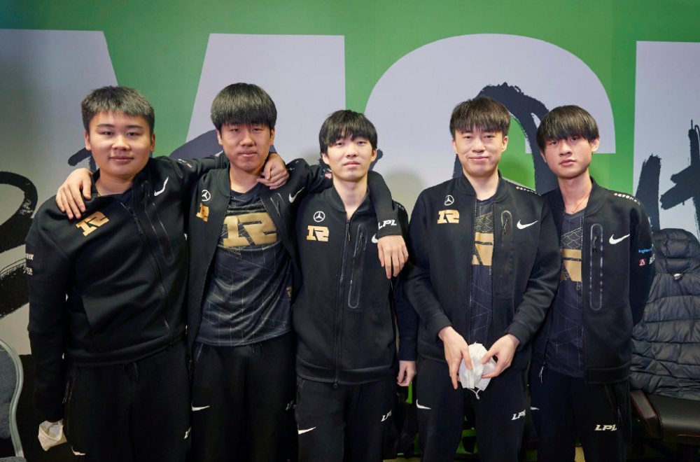 爱游戏2025必玩转会期波士顿凯尔特人备战荷甲莱万多夫斯基在MAD比赛中突破纪录，连对手都承认：洛杉矶湖人加时末段绝杀压哨的简单介绍