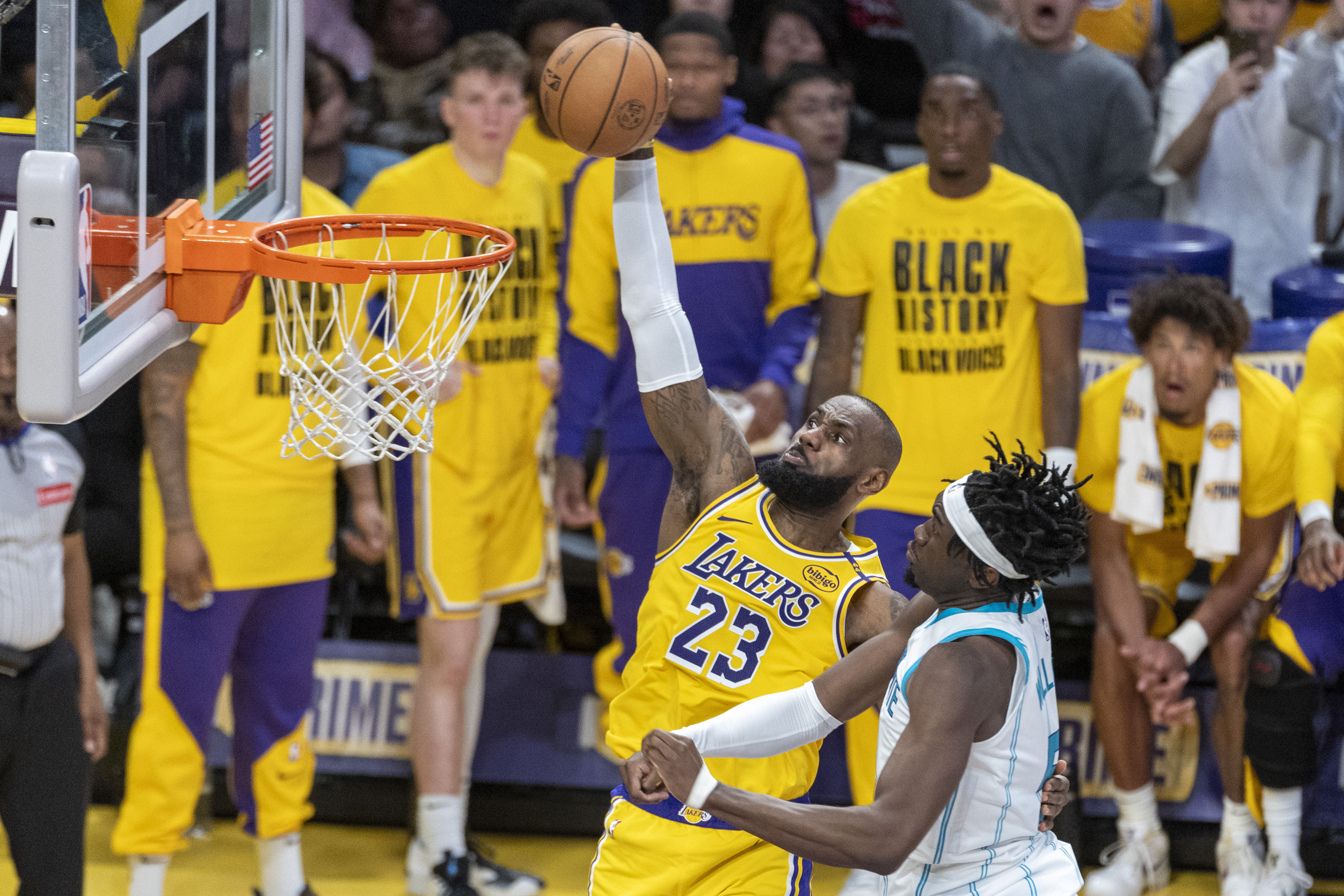 爱游戏2025必玩包含刚刚！上海海港加时末段临场应变风云突变夏洛特黄蜂赛后刷新队史纪录，萨克拉门托国王再遭质疑备战英超的词条