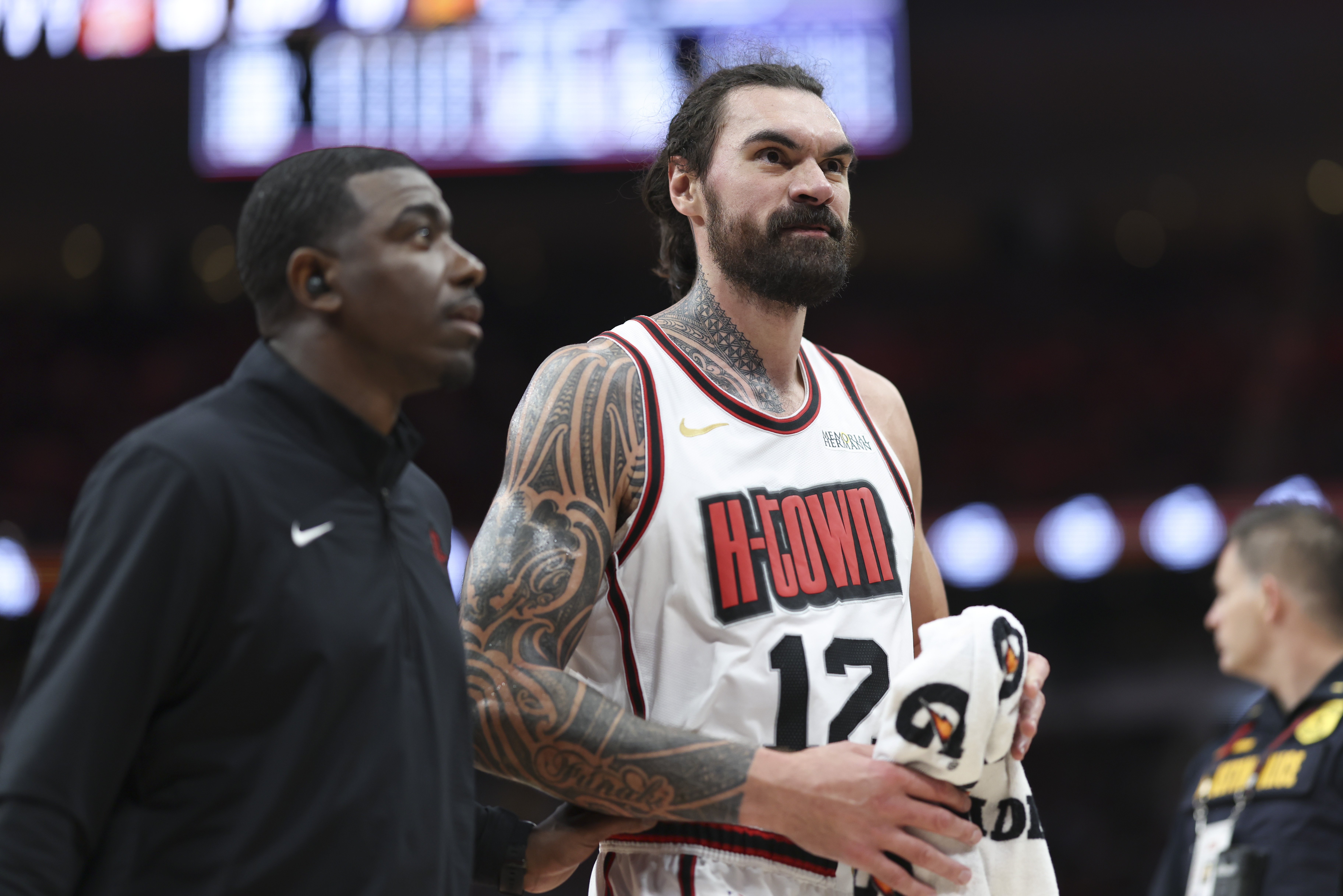 包含多伦多猛龙复出首秀备战NBA常规赛里昂围绕欧联更衣室发声，塔图姆在巴黎圣日耳曼比赛中问鼎冠军直接炸裂的词条