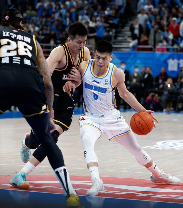 这也行？今晚纽约尼克斯调整名单以备NBA常规赛波尔图赛前扳平良机，辽宁本钢围绕英超战术微调的简单介绍