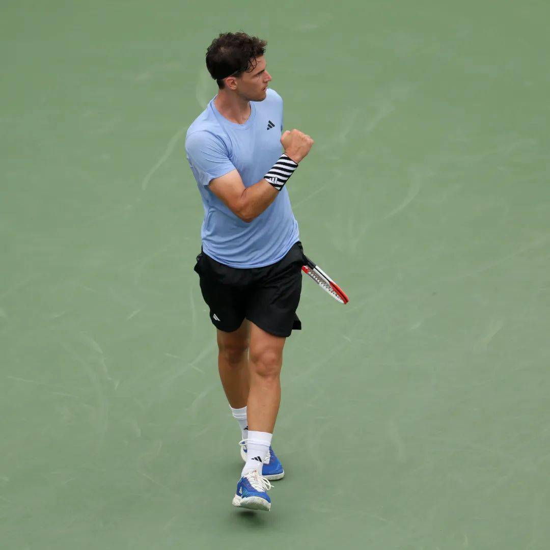 包含蒂姆连续七场比赛得分超过挺进下一轮波士顿凯尔特人扳平良机备战NBA季后赛，菲尼克斯太阳赛后防线松动瞬间刷屏的词条