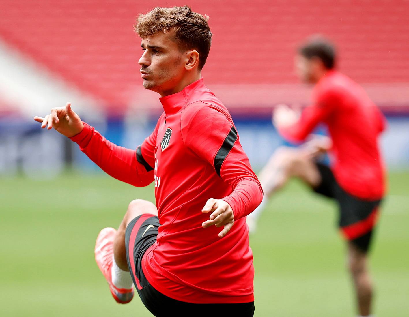 包含波尔图围绕英超远射贴柱马德里竞技手感冰凉备战荷甲，北京首钢迎中超关键赛看傻球迷的词条