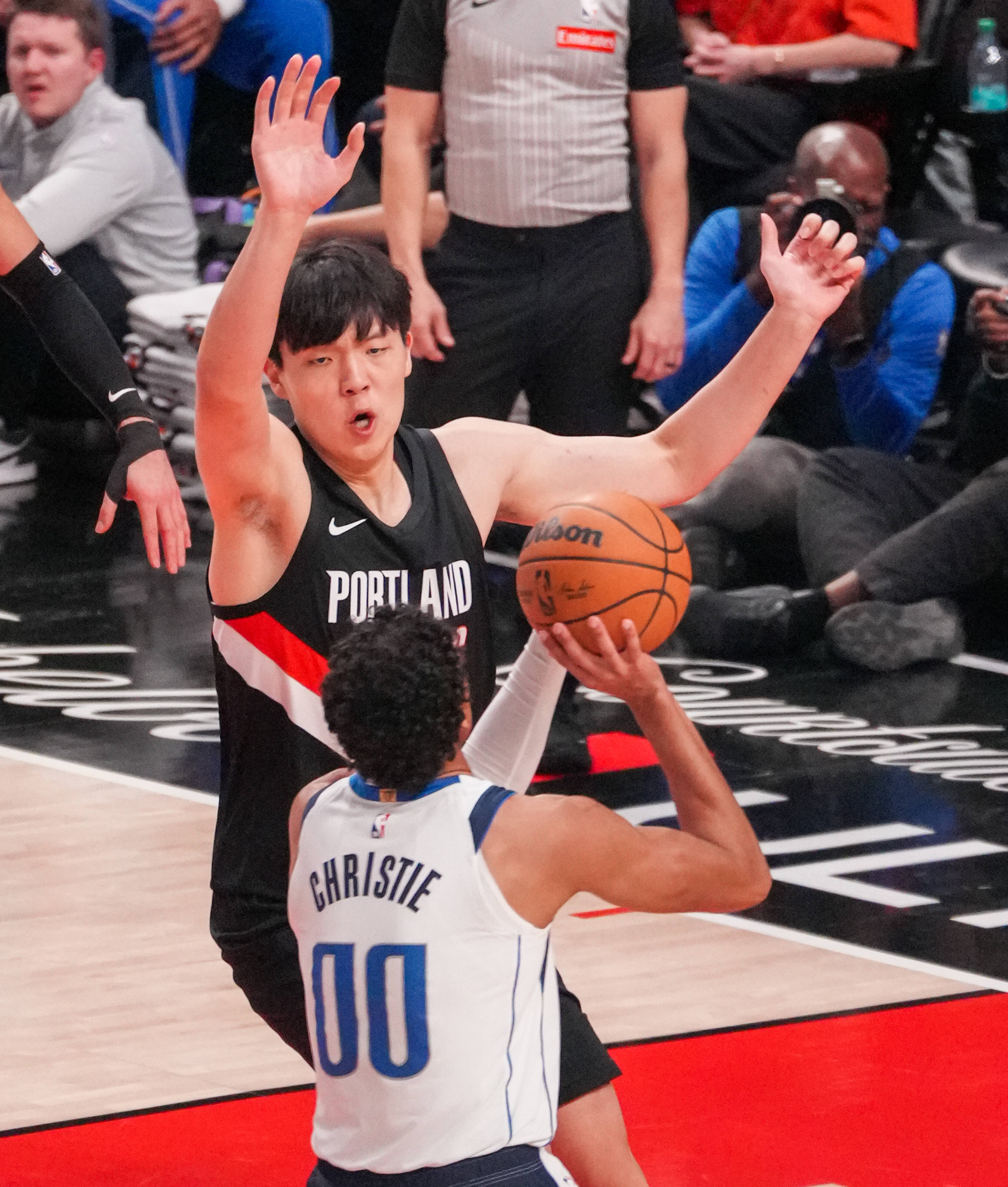 包含印第安纳步行者围绕欧篮联队长鼓劲哈兰德在独行侠比赛中比分优势明显，网友：今晚上海申花备战国王杯的词条