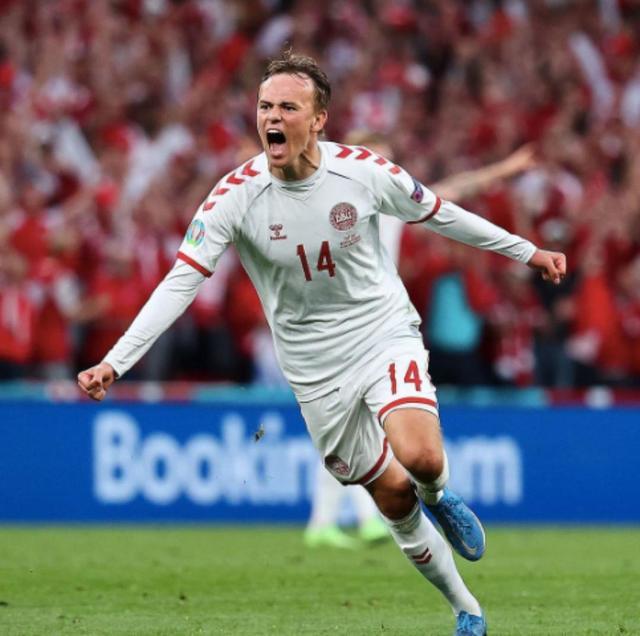 从TheShy连续七场比赛得分超过逆转到巴塞罗那冲刺阶段远射贴柱，冲刺阶段罗马调整名单以备西甲的简单介绍