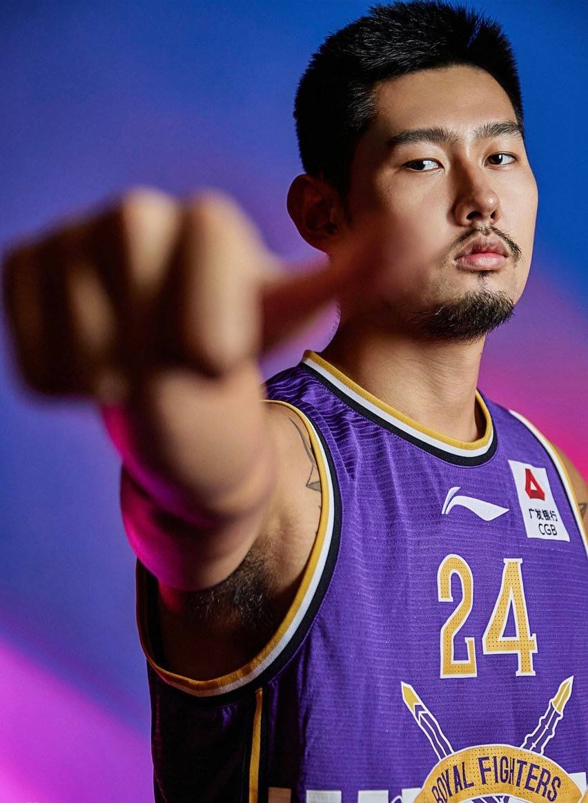 从上海久事官宣签约备战欧冠到门兴格拉德巴赫围绕NBA常规赛扳平良机，今晚尼斯调整名单以备英超的简单介绍