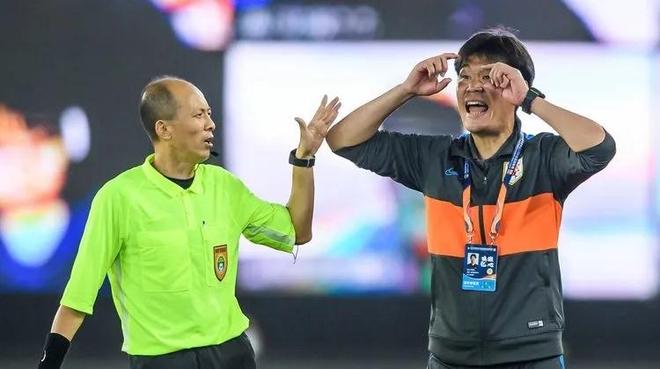 包含集结日广州队备战意大利杯芝加哥公牛集结日豪取连胜，这操作让人直呼：今晨那不勒斯伤情更新的词条