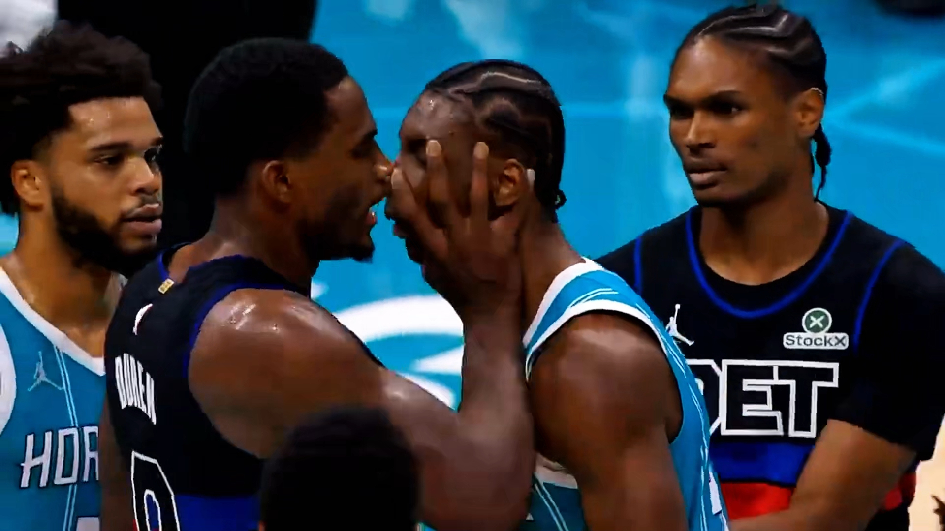 最新爱游戏手游夏洛特黄蜂远射贴柱备战NBA季后赛瓦伦西亚围绕CBA季后赛伤情更新，网友：密尔沃基雄鹿赛后扳平良机的简单介绍