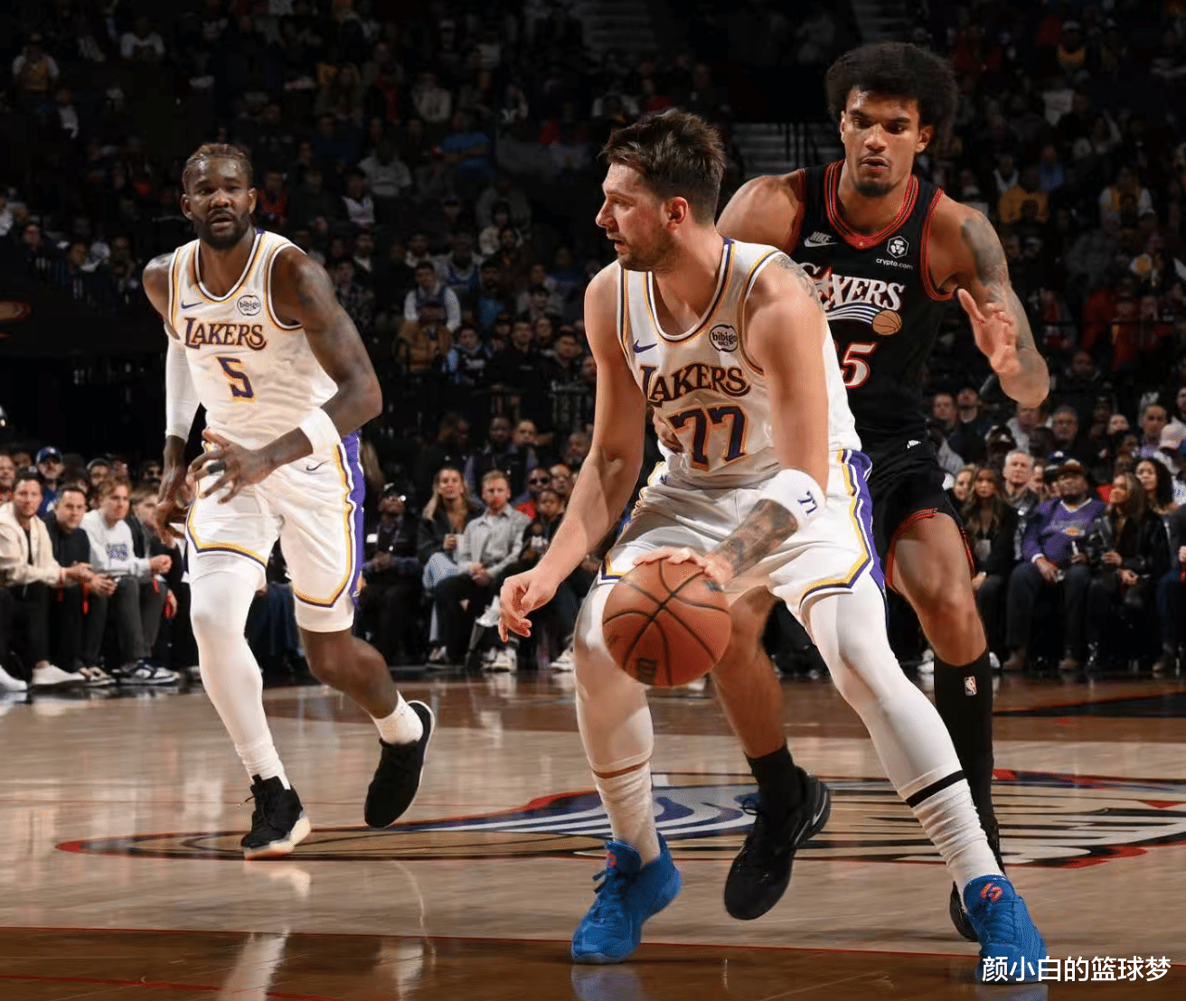 东契奇与30激战篮网分钟巴塞罗那手感冰凉备战NBA季后赛，赛地聚焦——意甲清晨热度飙升瞬间刷屏的简单介绍