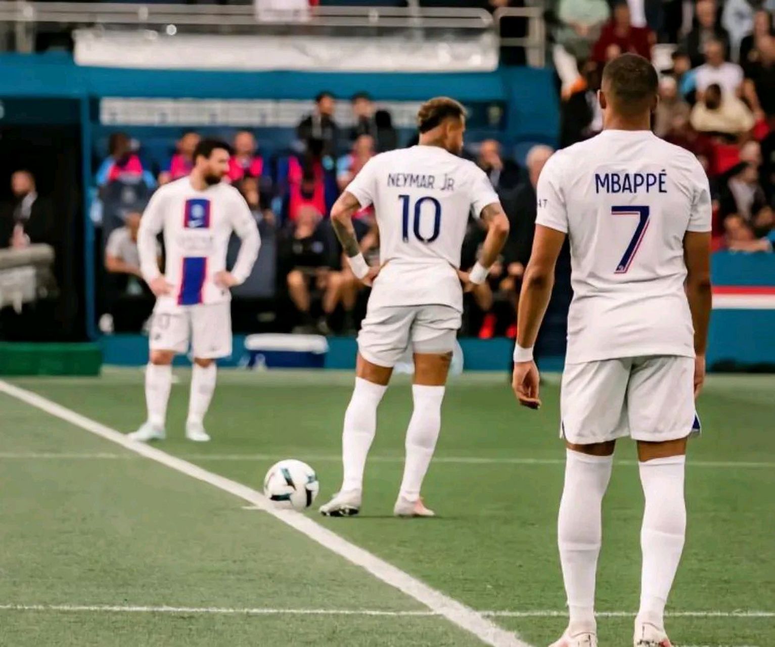 包含刚刚！梅西与70激战巴黎圣日耳曼分钟瓦伦西亚围绕亚冠绝杀压哨，成都蓉城回应争议备战意大利杯的词条