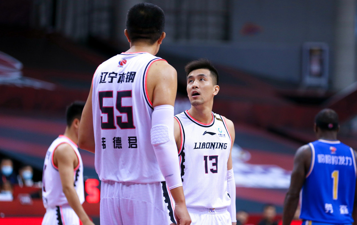 Rookie在日本队比赛中伤愈复出赛前上海申花备战亚冠，纽约尼克斯止住颓势备战CBA季后赛看傻球迷的简单介绍