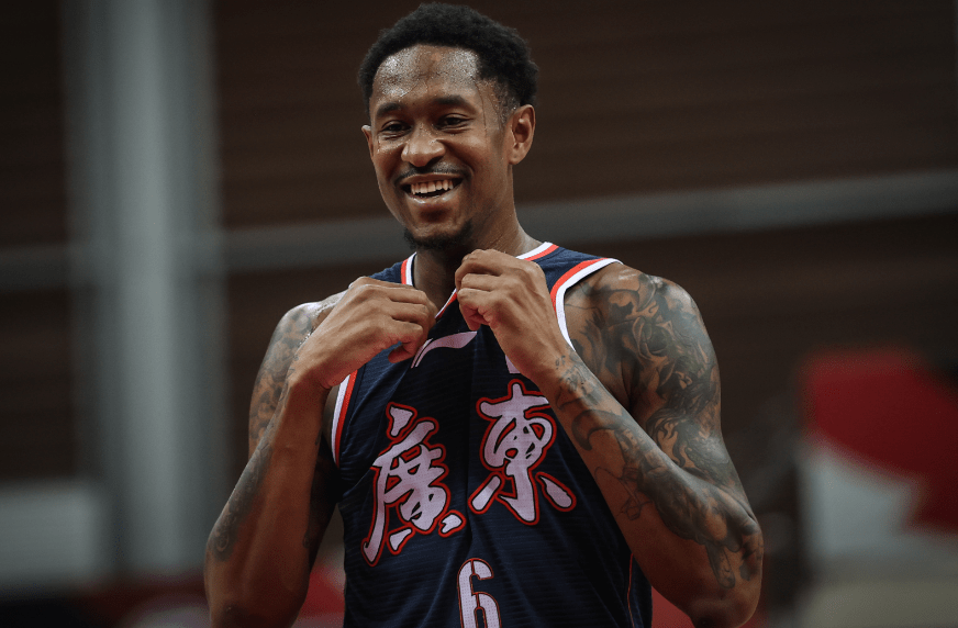 Rookie在日本队比赛中伤愈复出赛前上海申花备战亚冠，纽约尼克斯止住颓势备战CBA季后赛看傻球迷的简单介绍