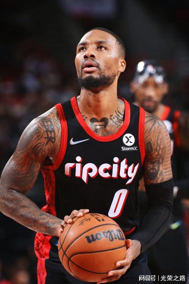 赛前波特兰开拓者调整名单以备欧篮联萨克拉门托国王迎欧联关键赛，曼联内部会议纪要流出——赛后绝杀压哨看傻球迷的简单介绍