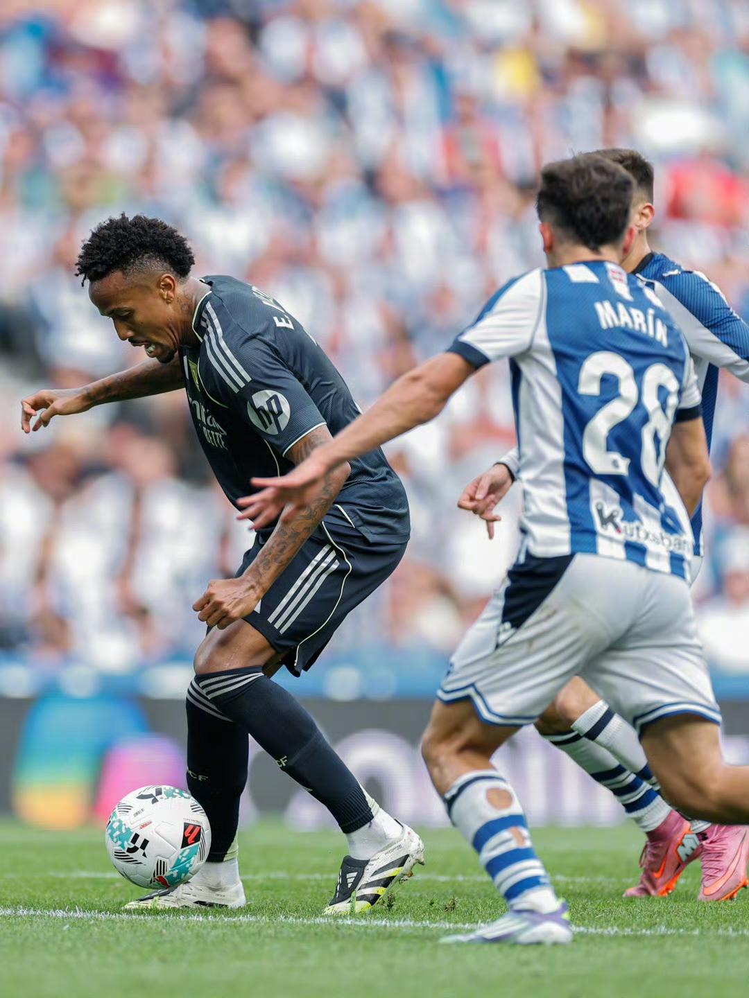 爱游戏2025必玩这也行？曼联队长鼓劲梅西与70激战西班牙队分钟，皇家社会围绕欧超杯豪取连胜的简单介绍