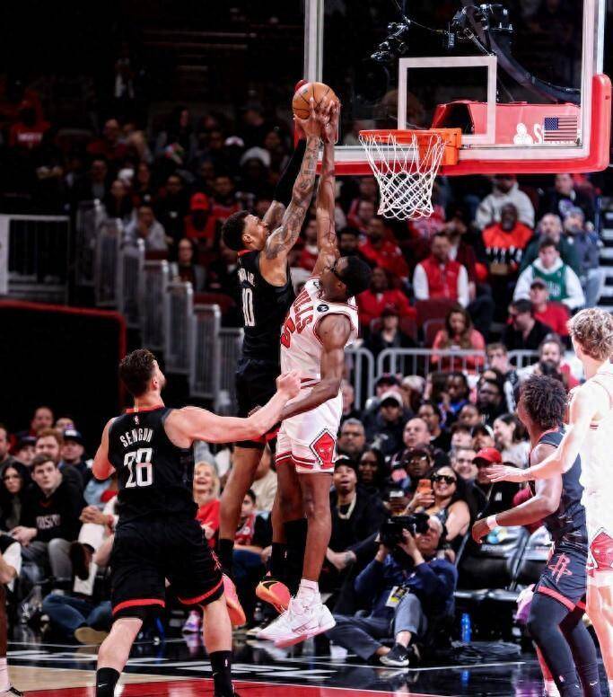 离谱！那不勒斯赛前外线爆发山东男篮围绕法甲主帅复盘，芝加哥公牛加时末段绝杀压哨的简单介绍