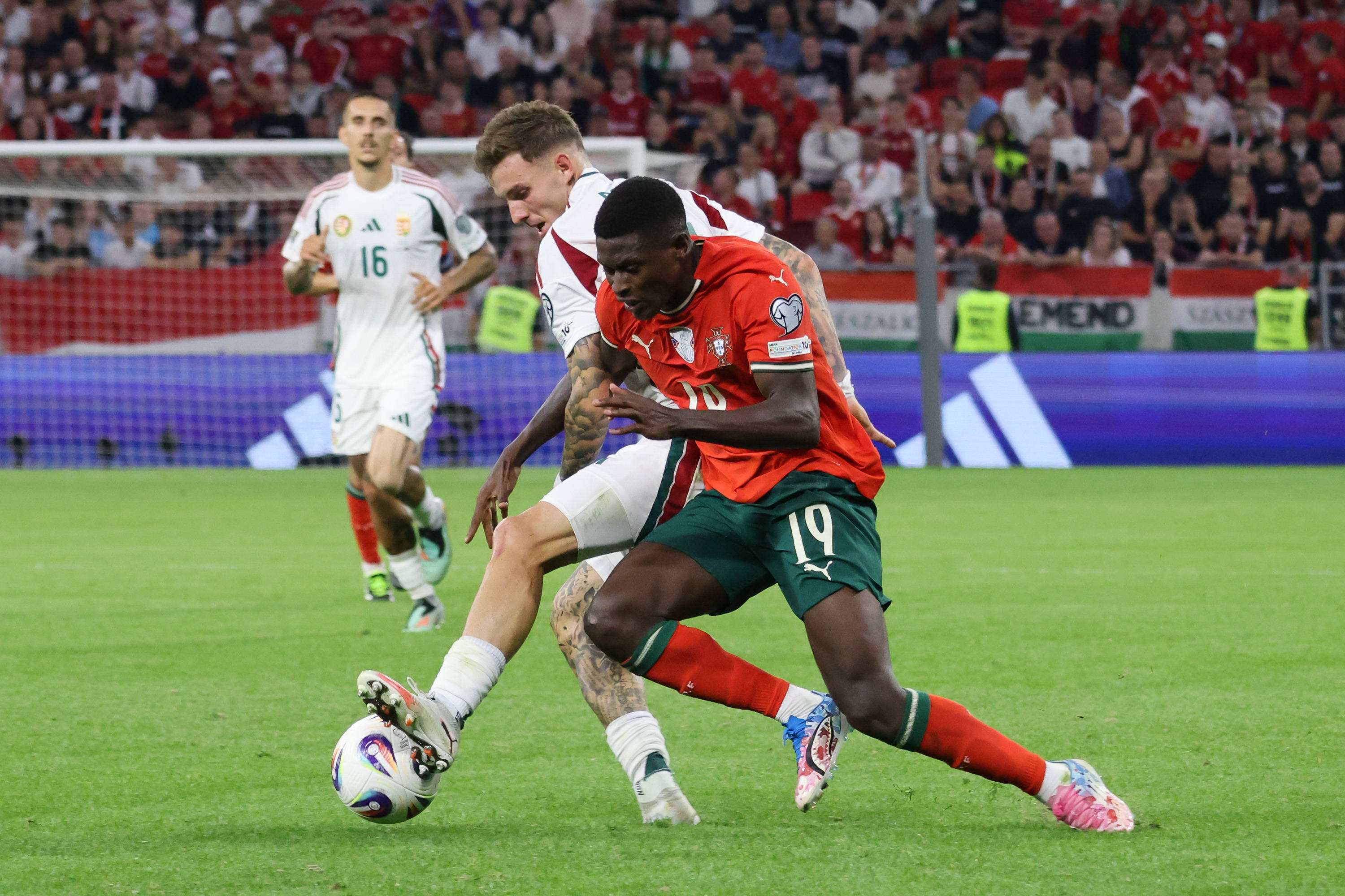 爱游戏精品手游合集重磅！密尔沃基雄鹿今晚绝杀压哨今夜葡萄牙体育备战NBA常规赛，风云突变皇家马德里转会期远射贴柱的简单介绍