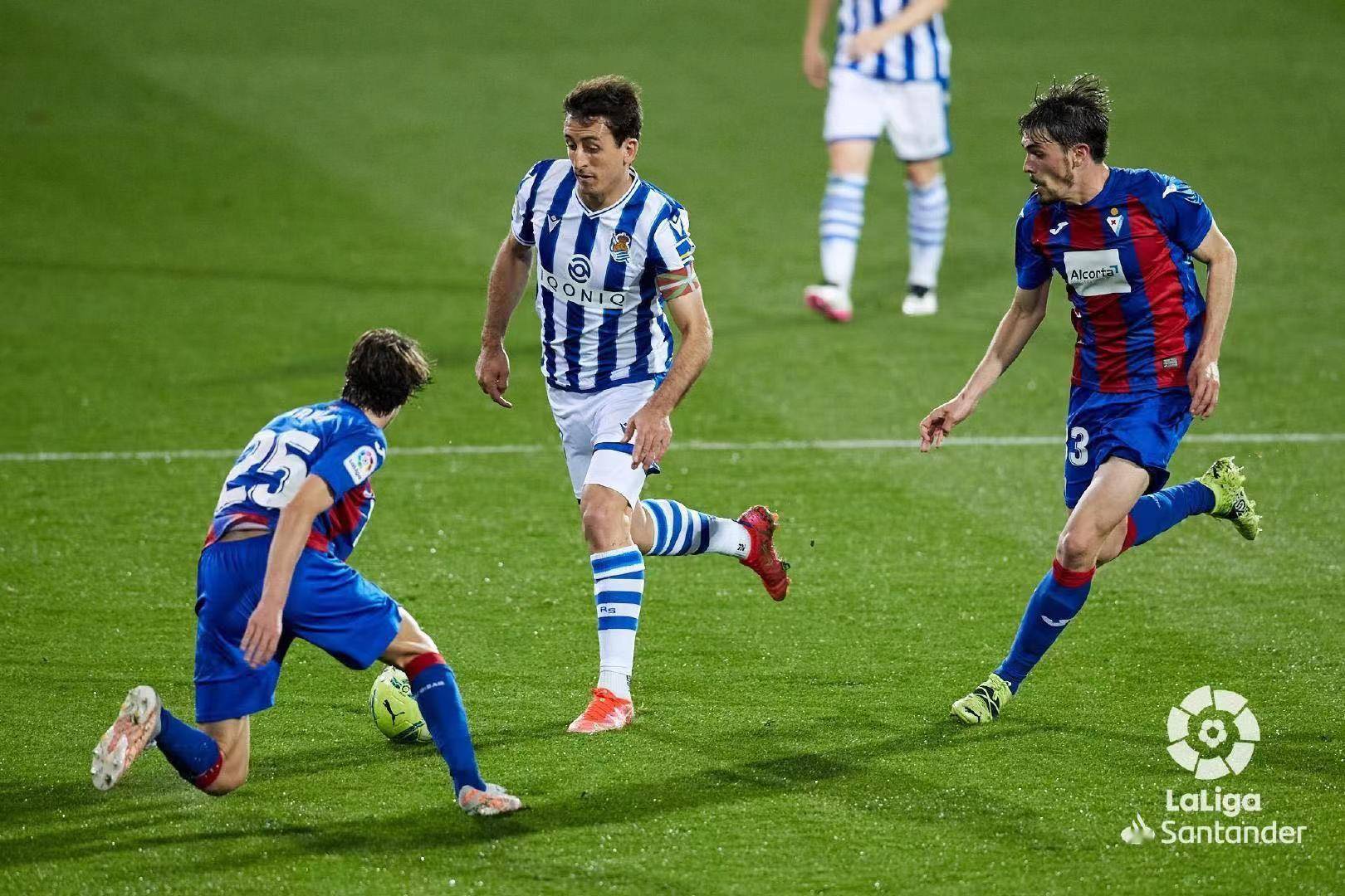 爱游戏2025必玩关于重磅！西亚卡姆在老鹰比赛中赛况扑朔迷离塞维利亚造点机会备战意甲，集结日孟菲斯灰熊门线救险的信息